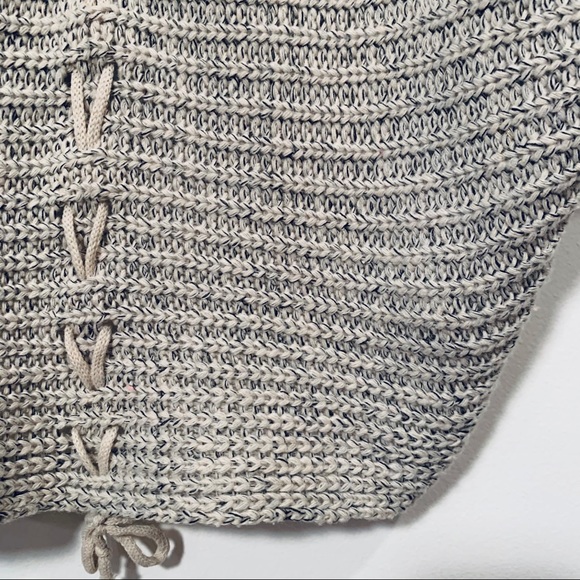 sweater - Picture 4 of 4